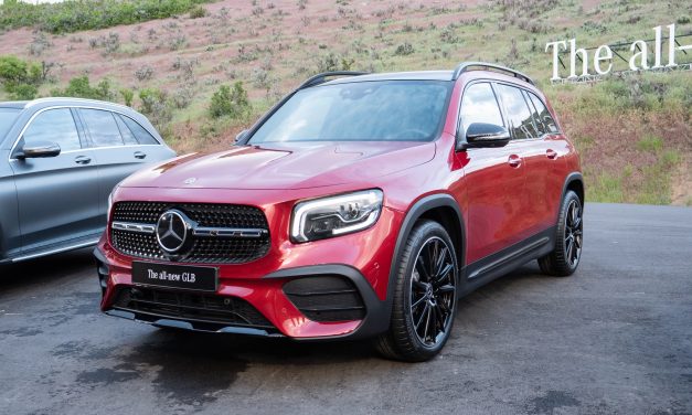 Primeiras fotos reais do Mercedes GLB