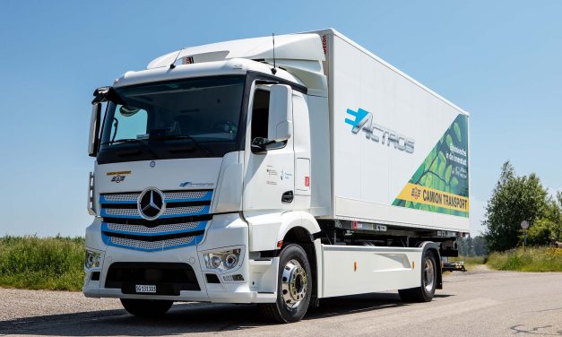 Caminhões Actros elétricos iniciam testes em clientes na Suíça