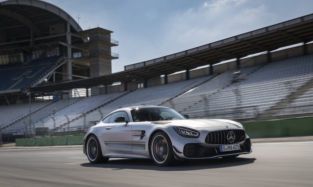 Mercedes-AMG GT R PRO chega ao Brasil com design esportivo e ainda mais ágil