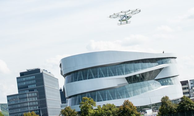 Volocopter faz vôo de estreia em Stuttgart