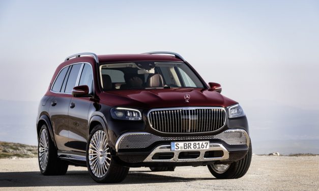 Mercedes-Maybach GLS, um GLS de segunda geração que traja um terno Hugo Boss.