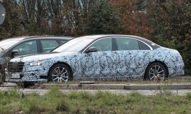 Futuro Mercedes-Benz Classe S aparece com menos camuflagem
