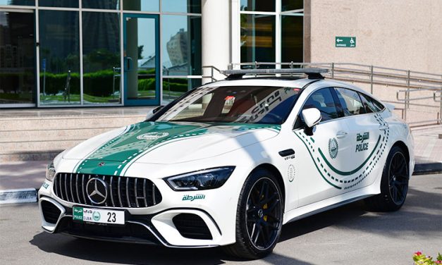 Mercedes-AMG GT 63 S torna-se um carro de polícia em Dubai