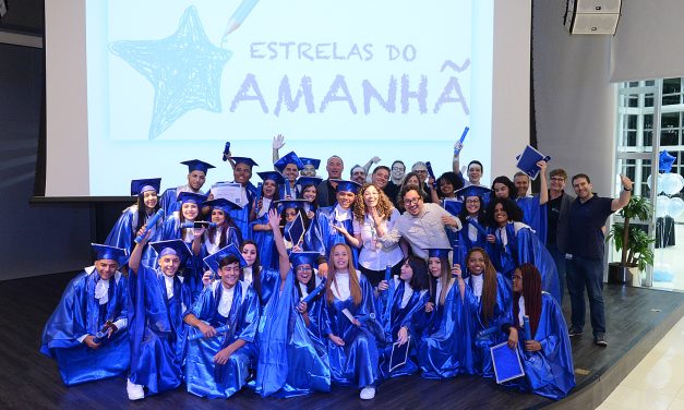 Estrelas do Amanhã, programa de capacitação da Mercedes-Benz forma 25 jovens