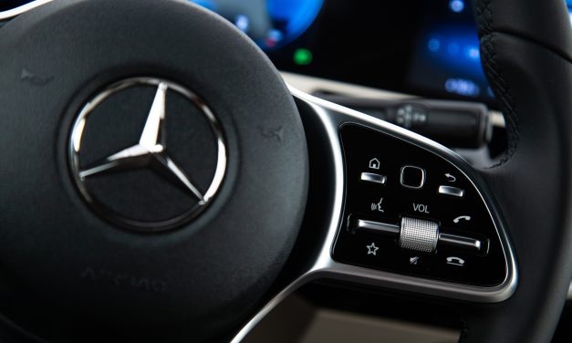 Mercedes-Benz celebra o Dia Mundial da Voz com sistema MBUX e pioneirismo em tecnologia