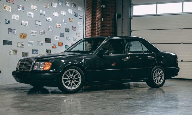 Hartge F1, um Mercedes-Benz 300E 1988 com coração BMW M preparado