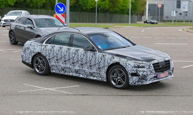 Mercedes Classe S 2021 fará estreia em setembro, V12 recebe tração nas quatro rodas