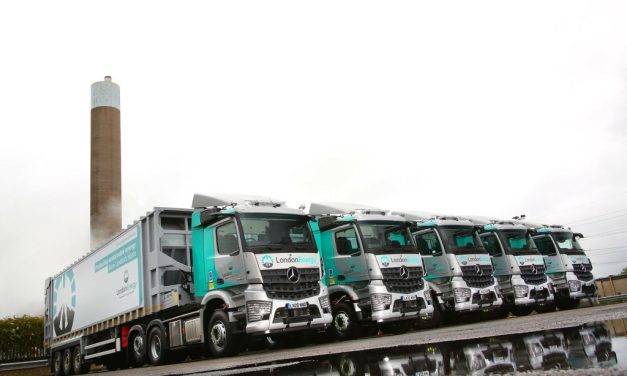 Mercedes-Benz Arocs, foco na agilidade e segurança nas ruas londrinas