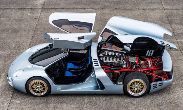 Isdera Commendatore 112i, único modelo com um motor Mercedes V12 está à venda
