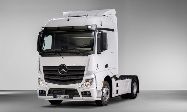 Novo Actros F com cabina desenvolvida no Brasil está disponível para encomendas na Europa