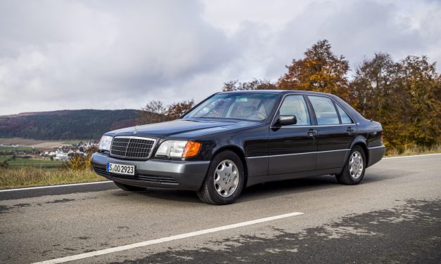Mercedes-Benz Classe S W140, grande sedã completa 30 anos