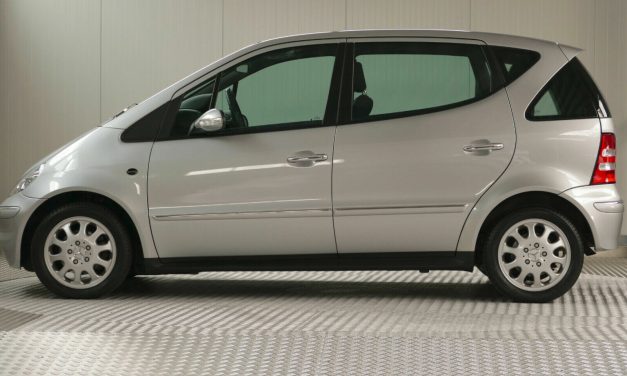 Mercedes Classe A longa chama a atenção pelo baixo km