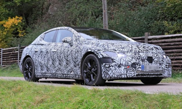 Mercedes EQE com alcance de até 600 km