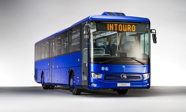 Novo Mercedes-Benz Intouro é eleito ônibus de turismo do ano na Espanha