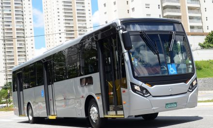 Mercedes-Benz lança ônibus urbano Super Padron para até 100 passageiros