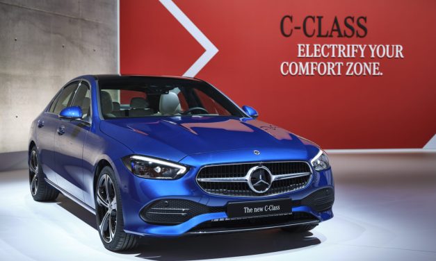 Mercedes-Benz inicia às das vendas do Classe C sedã e perua na Europa
