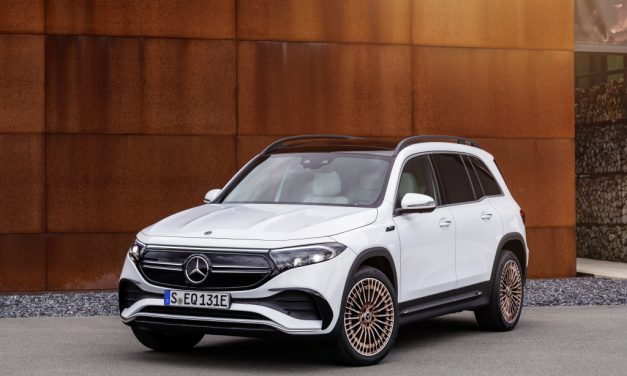 Mercedes EQB, o utilitário GLB que pode ser conectado à rede elétrica