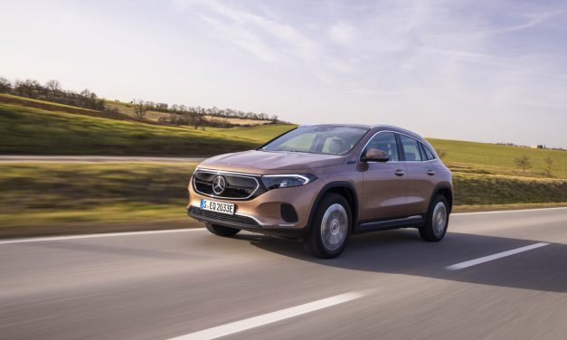 Crossover EQA ganha duas novas versões, o EQA 300 4MATIC E EQA 350 4MATIC