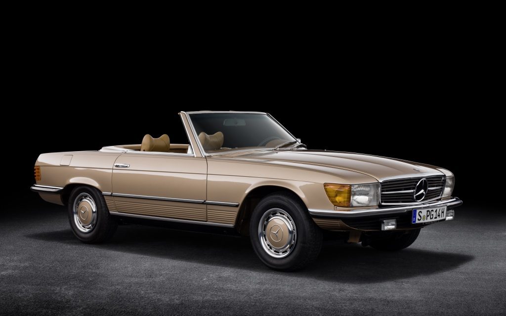 Icônico Mercedes SL R107 celebra 50 anos de lançamento