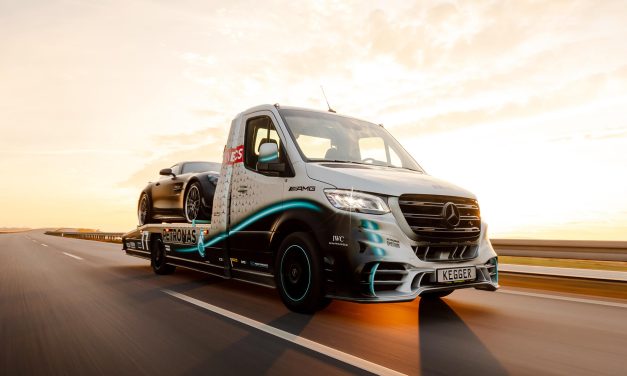 Kegger Sprinter Petronas, super reboque que leva seu AMG para a pista com estilo