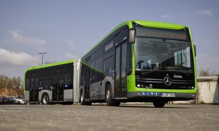 Daimler entrega os primeiros ônibus elétricos eCitaro articulados da Mercedes-Benz