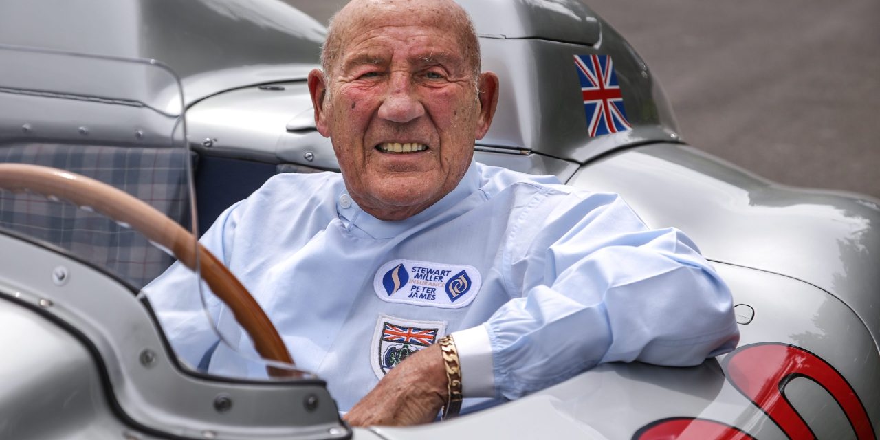 Mercedes-Benz homenageia Sir Stirling Moss durante rali 1000 Miglia