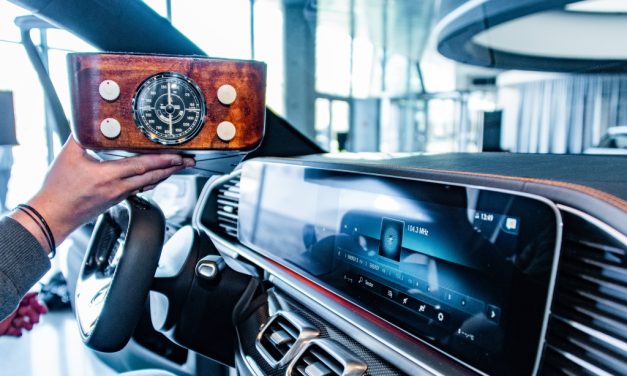 Mercedes-Benz recorda a história e evolução dos rádios automotivos