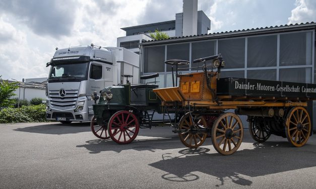 Mercedes-Benz Truck comemora 275 anos de histórias de seus caminhões com uma caravana rumo a Inglaterra