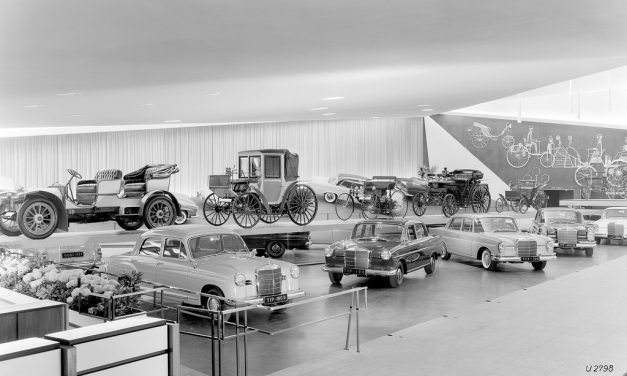 Aniversários de veículos IAA: do 300 SE (W 112, 1961) ao cabriolet da série do modelo 124 (1991)