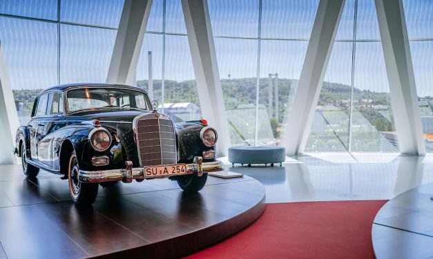 Mercedes-Benz 300: o histórico veículo utilizado pelo primeiro chanceler da República Federal da Alemanha