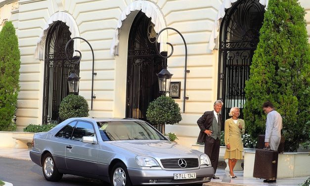 Há 30 anos, a Mercedes-Benz lançava o Classe S cupê série 140