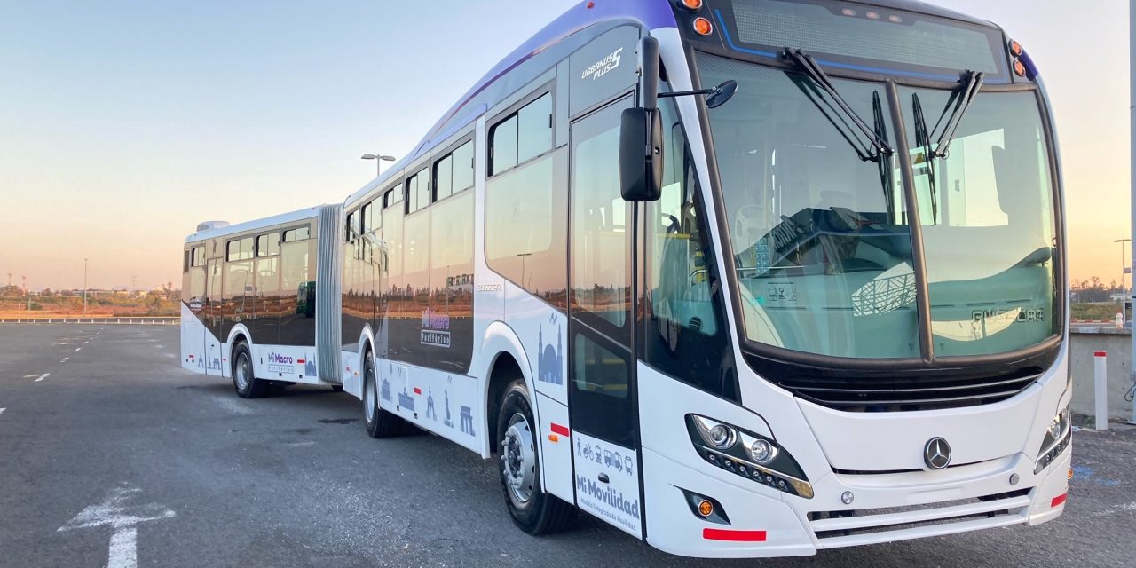 Mercedes-Benz entrega 37 ônibus articulados para novo sistema de transporte BRT no México