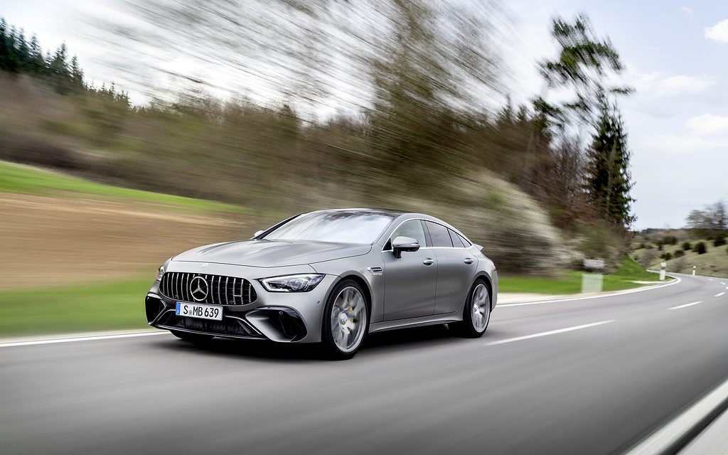 Mercedes AMG GT 4 Coupé V8 atualizado já pode ser encomendado na Europa