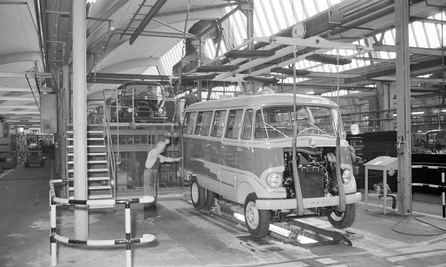 Mercedes-Benz comemora 60 anos da fábrica de Düsseldorf