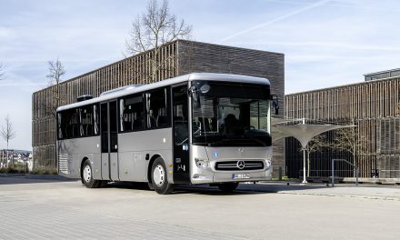 Daimler Truck lança o novo híbrido Mercedes-Benz Intouro K