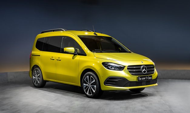 Mercedes-Benz inicia vendas da minivan Classe T
