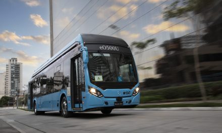 Ônibus elétrico Mercedes-Benz é apresentado ao público no maior evento da mobilidade na América Latina
