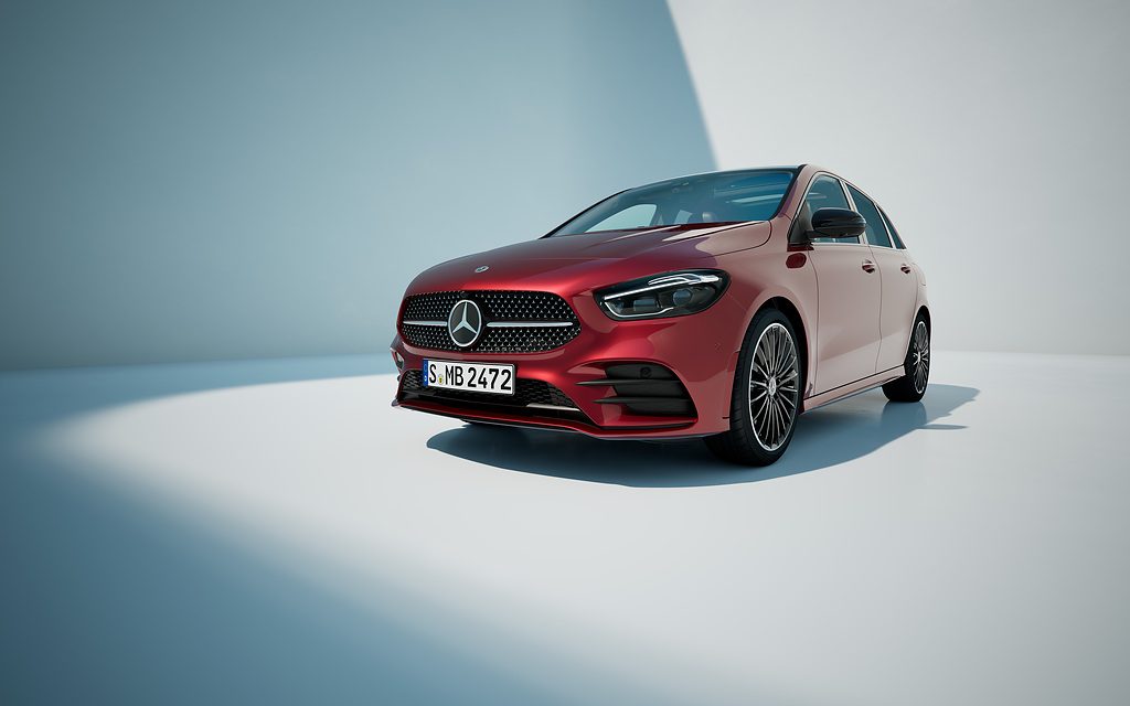 Mercedes-Benz Classe B ganha um visual mais esportivo e sistema híbrido leve