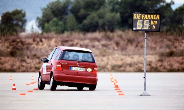 Há 25 anos, iniciava-se a produção em série do Mercedes Classe A com o ESP
