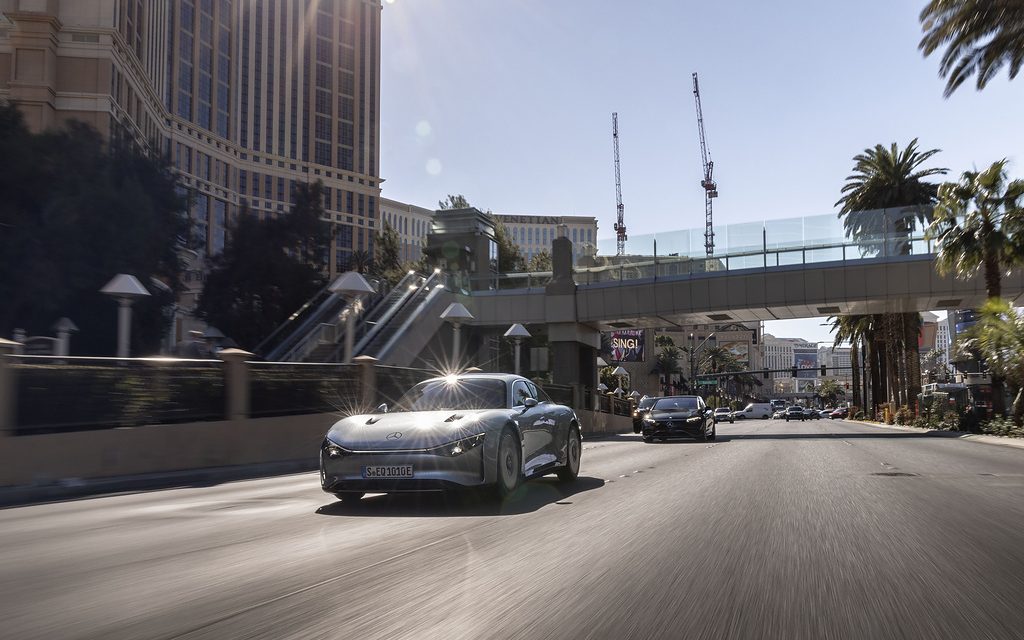 Mercedes-Benz Vision EQXX faz um passeio pelas ruas de Las Vegas