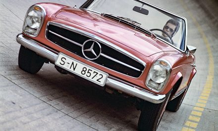 Mercedes-Benz 230 SL, há 60 anos, estreava a sérieW113, conhecida como “Pagoda”