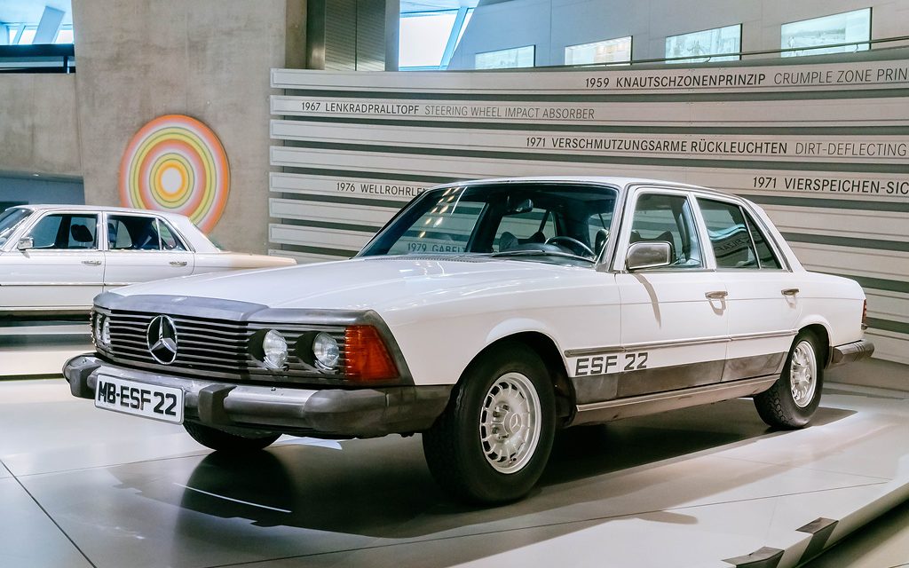 Mercedes-Benz ESF 22, o veículo de segurança experimental completa 50 anos