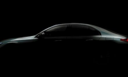 Novo Mercedes-Benz Classe E mostra seu perfil, sua estreia ocorre em 25 de abril