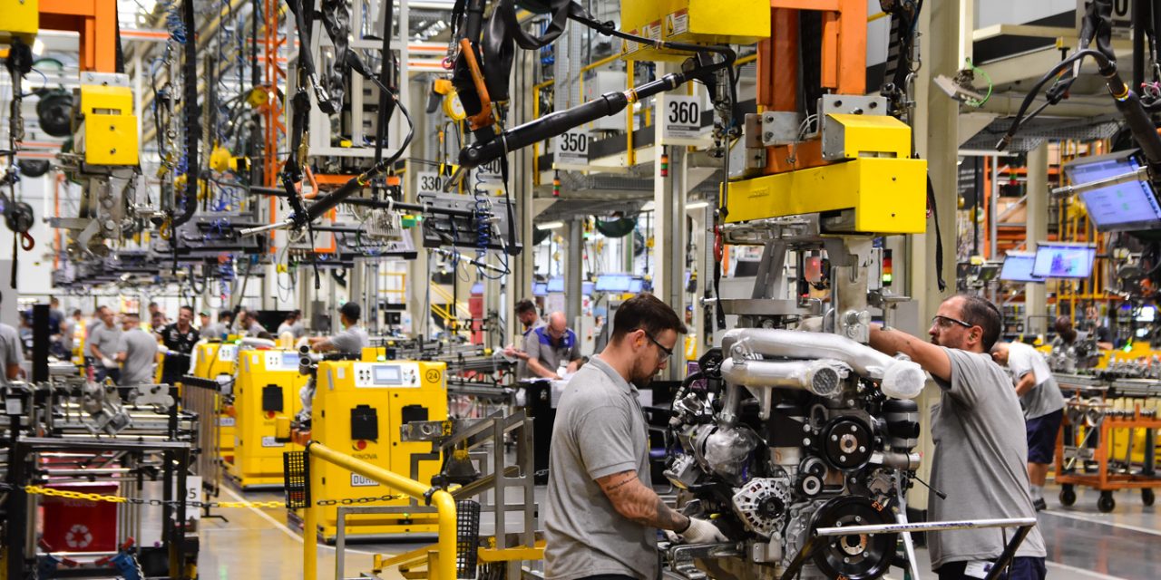 Mercedes-Benz do Brasil alcança o marco histórico de 350 mil motores exportados