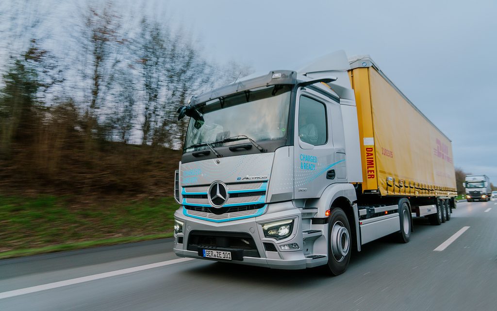 DHL Freight testa caminhão elétrico Mercedes-Benz eActros 300 Tractor