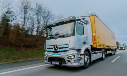 DHL Freight testa caminhão elétrico Mercedes-Benz eActros 300 Tractor