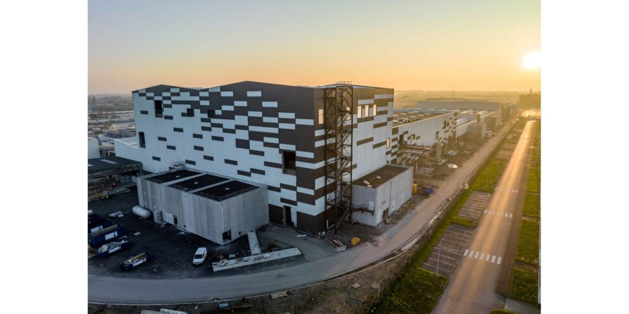 Inaugurada a primeira unidade da ACC, joint venture entre Stellantis, Mercedes e TotalEnergies, na França