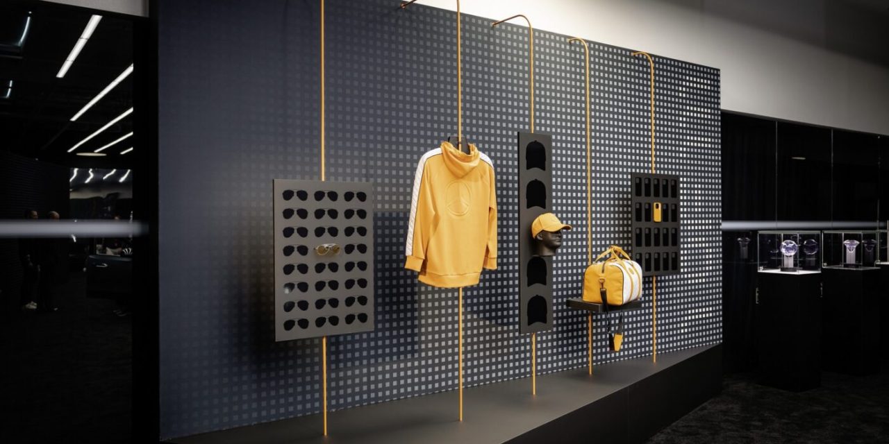 Mercedes-Benz lança coleção de roupas e acessórios limitada “1 OF 111”