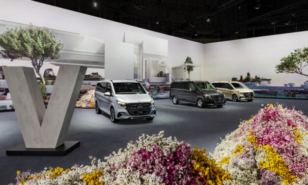 Mercedes-Benz Classe V 2024 traz novo visual e mais tecnologia ao interior