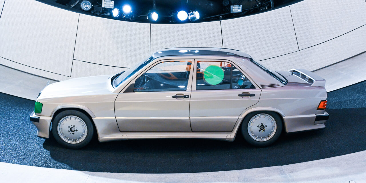 Há 40 anos, três Mercedes-Benz 190 E 2.3 16 tornavam-se lendas no circuito de Nardò, Itália